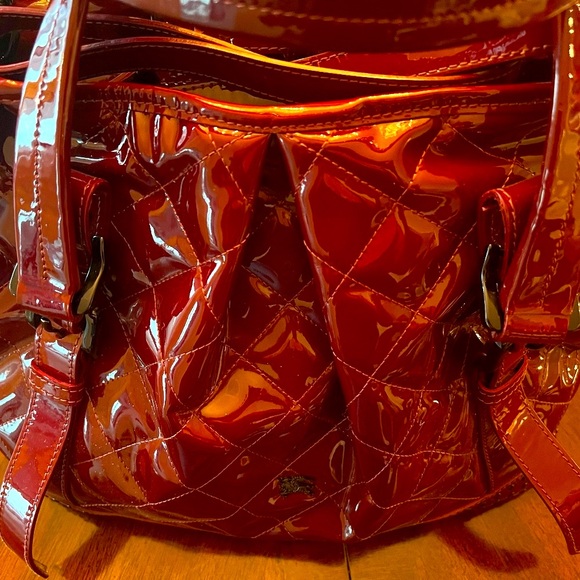 AUTHENTIC BURBERRY LARGE BURGUNDY PATENT LEATHER BAG WITH SHOULDER STRAP - Picture 4 of 14